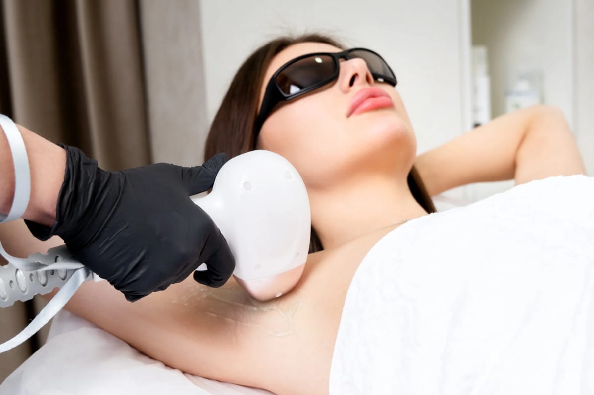 Dlaczego warto zrobić depilację laserową teraz, zanim tłumy wrócą na rynek