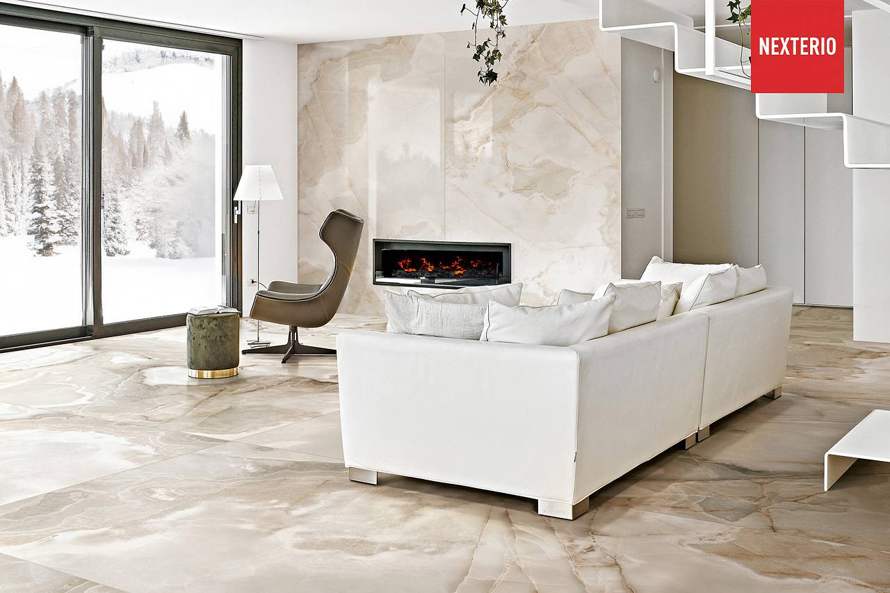 Czym obłożyć kominek w salonie?