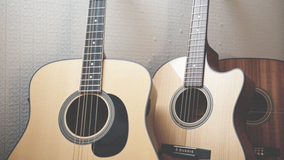 Jakie są różnice między gitarą akustyczną 6-strunową a 12-strunową?