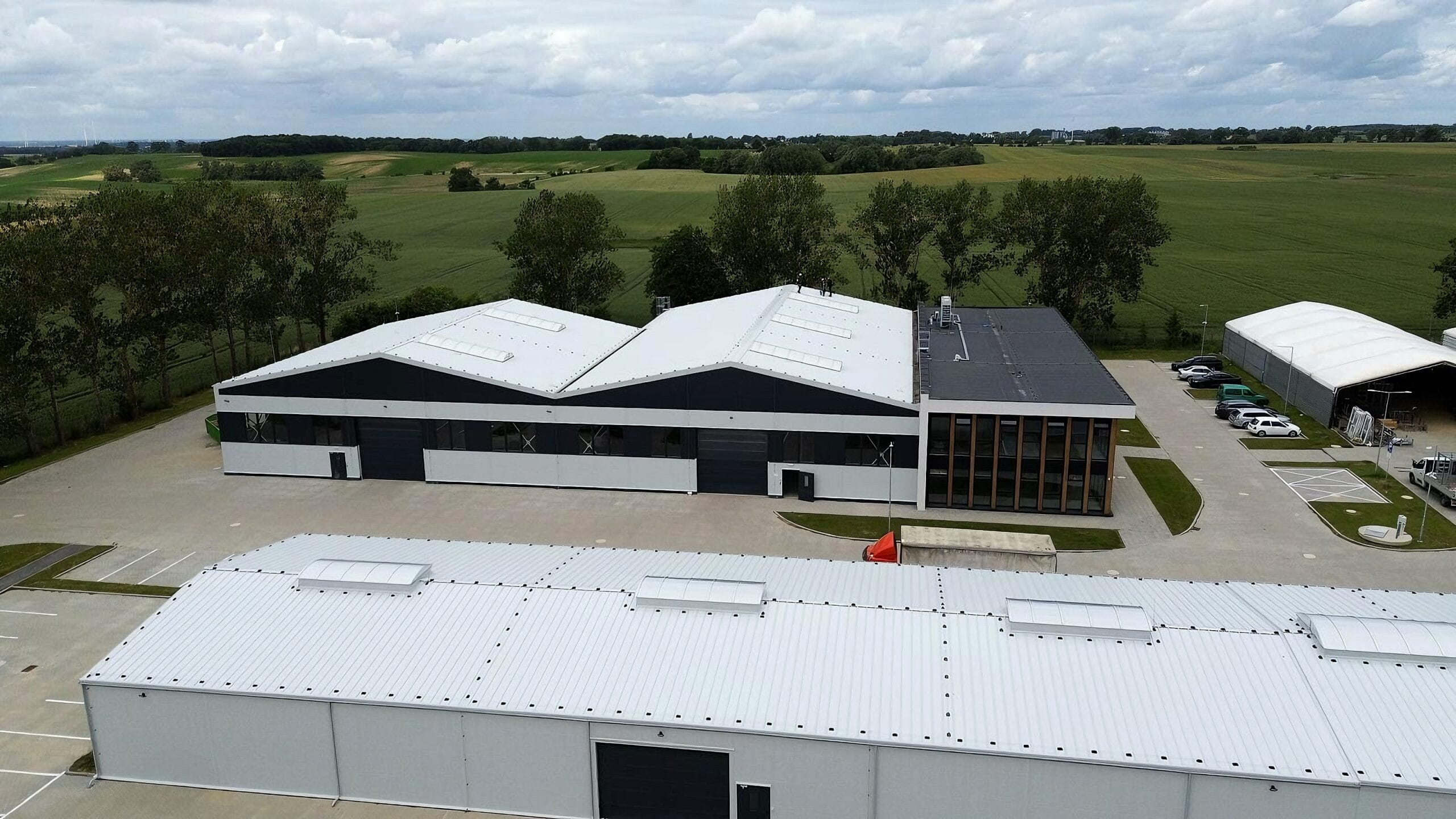 Jak dobrać halę stalową do potrzeb Twojego biznesu?