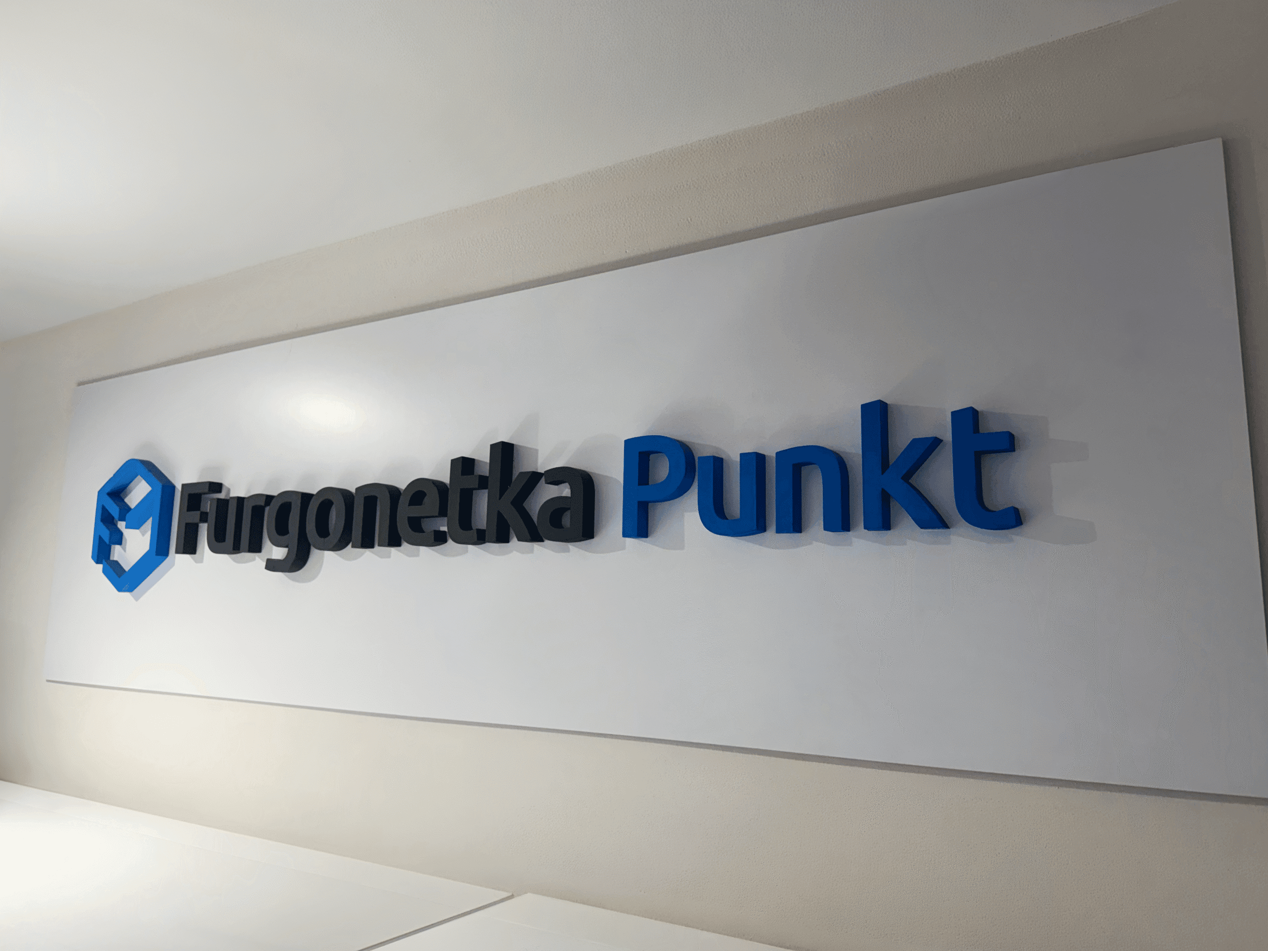 Logistyczna mapa Krakowa: Jak Furgonetka Punkt rewolucjonizuje wysyłkę paczek w naszym mieście?