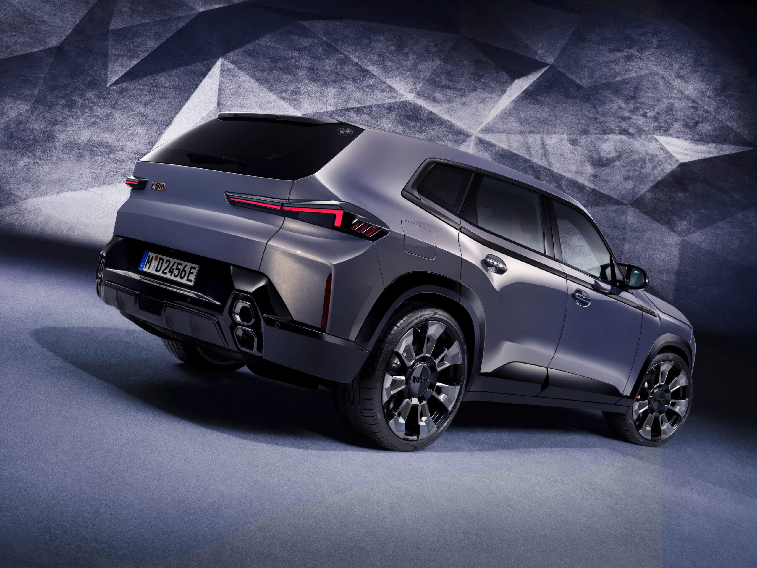 Nowoczesna lakiernia to nie tylko pistolet: Gdzie szukać stabilnej pracy jako lakiernik samochodowy w Krakowie?