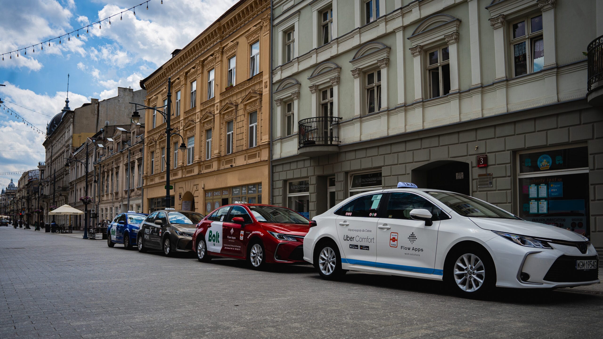 Kursy wieczorne/nocne czy w godzinach szczytu? Kiedy najlepiej opłaca się jeździć na taxi w Krakowie?