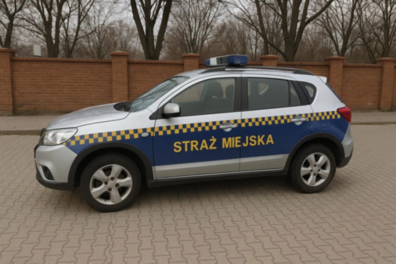 Harcerze ZHP przekazali płomień pokoju strażnikom w Krakowie